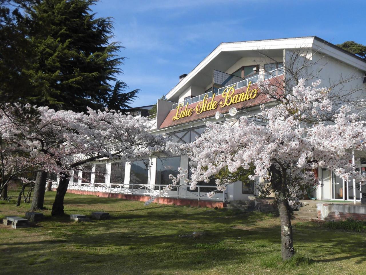 Готель Lakeside Banko Inawashiro Екстер'єр фото
