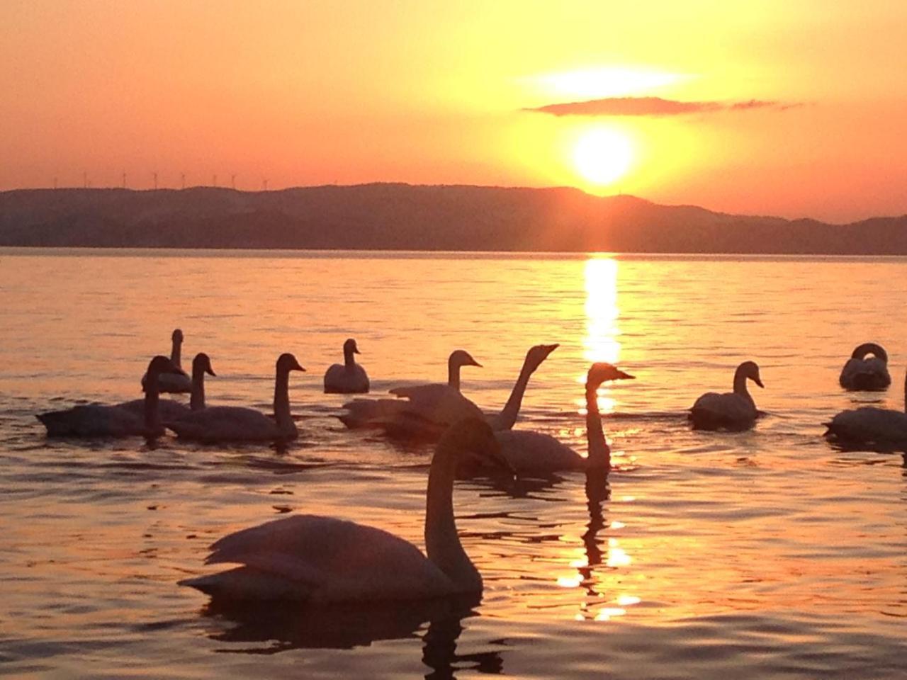 Готель Lakeside Banko Inawashiro Екстер'єр фото