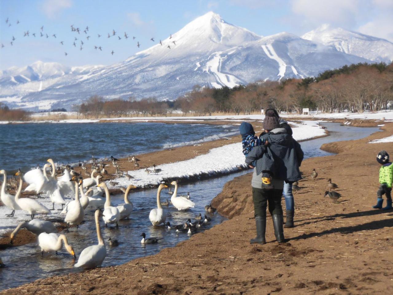 Готель Lakeside Banko Inawashiro Екстер'єр фото