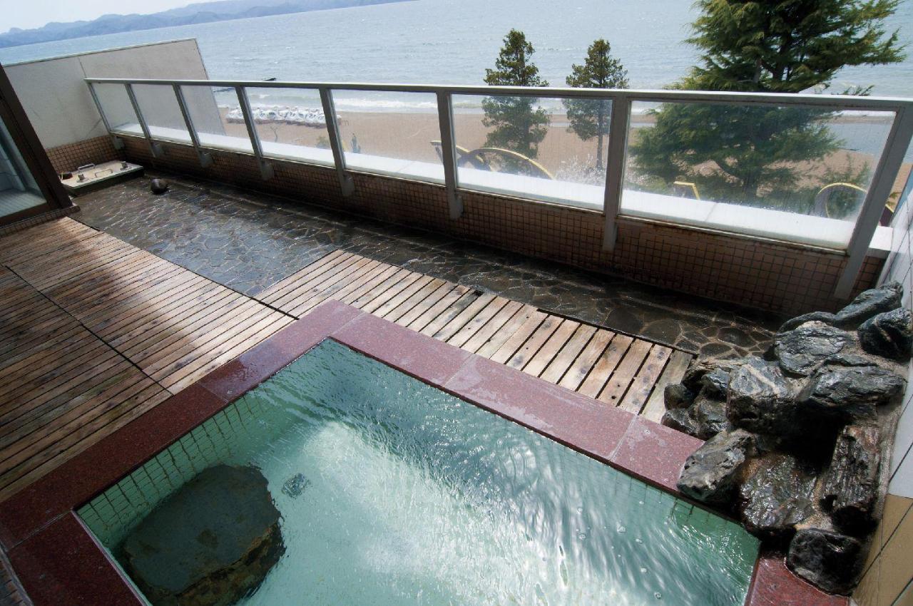 Готель Lakeside Banko Inawashiro Екстер'єр фото